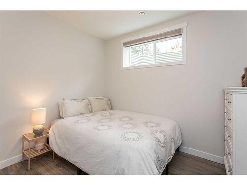 140-27111 Highway 597 Road, Rural Lacombe County, AB - Indoor Photo Showing Bedroom