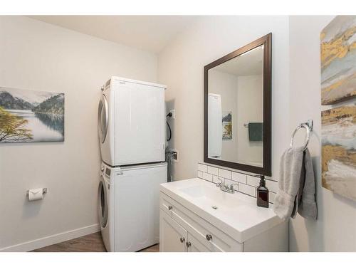 140-27111 Highway 597 Road, Rural Lacombe County, AB - Indoor Photo Showing Laundry Room