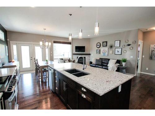 93 Connaught Crescent, Red Deer, AB - Indoor Photo Showing Kitchen With Double Sink With Upgraded Kitchen