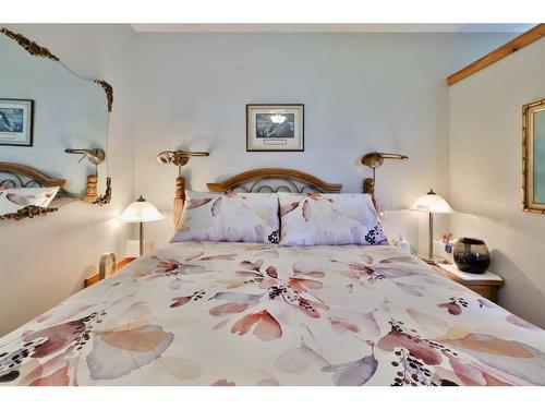 5008 54 Avenue, Bashaw, AB - Indoor Photo Showing Bedroom