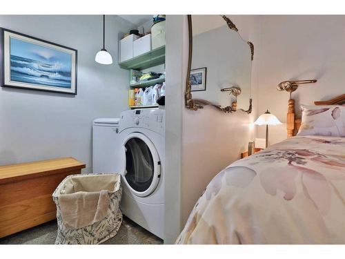 5008 54 Avenue, Bashaw, AB - Indoor Photo Showing Laundry Room