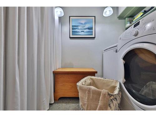 5008 54 Avenue, Bashaw, AB - Indoor Photo Showing Laundry Room