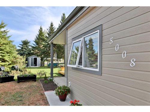 5008 54 Avenue, Bashaw, AB - Outdoor With Exterior