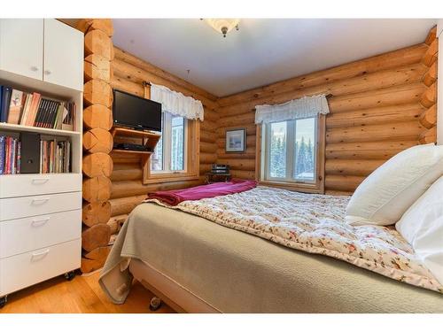 15-5417 579 Highway, Rural Mountain View County, AB - Indoor Photo Showing Bedroom