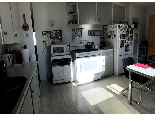 4142 38 Avenue, Red Deer, AB - Indoor Photo Showing Kitchen