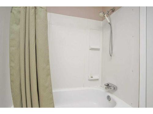 60 Boyce Street, Red Deer, AB - Indoor Photo Showing Bathroom