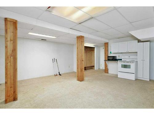60 Boyce Street, Red Deer, AB - Indoor Photo Showing Kitchen