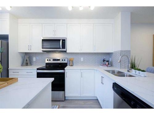 201 Vantage Drive, Cochrane, AB - Indoor Photo Showing Kitchen With Stainless Steel Kitchen With Double Sink