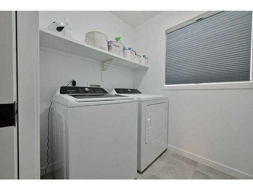 15 Pritchard Close, Sylvan Lake, AB - Indoor Photo Showing Laundry Room