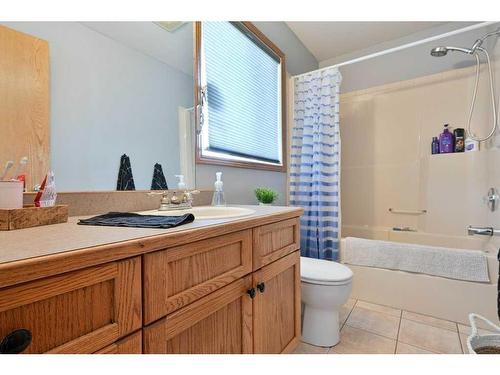 15 Pritchard Close, Sylvan Lake, AB - Indoor Photo Showing Bathroom