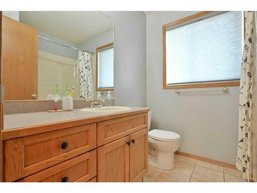 15 Pritchard Close, Sylvan Lake, AB - Indoor Photo Showing Bathroom