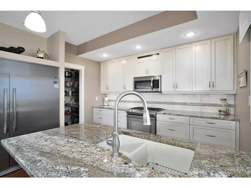 10-421032 284 Range Road, Rural Ponoka County, AB - Indoor Photo Showing Kitchen With Upgraded Kitchen