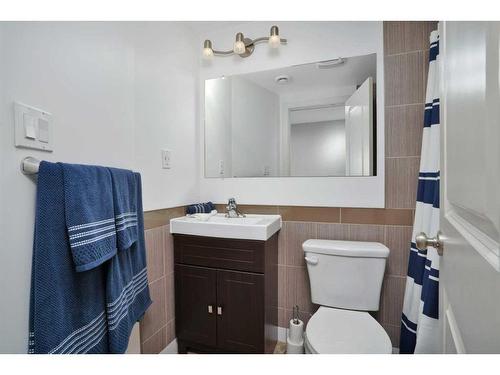10-421032 284 Range Road, Rural Ponoka County, AB - Indoor Photo Showing Bathroom