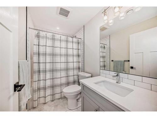 4655 80 Street Nw, Calgary, AB - Indoor Photo Showing Bathroom
