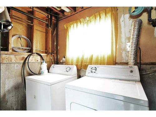 602 Royal Drive, Trochu, AB - Indoor Photo Showing Laundry Room