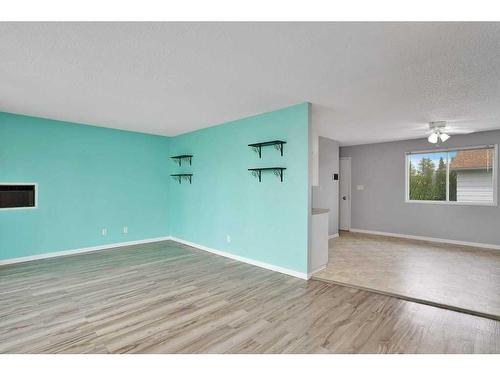 602 Royal Drive, Trochu, AB - Indoor Photo Showing Other Room