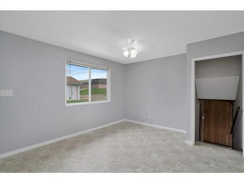 602 Royal Drive, Trochu, AB - Indoor Photo Showing Other Room