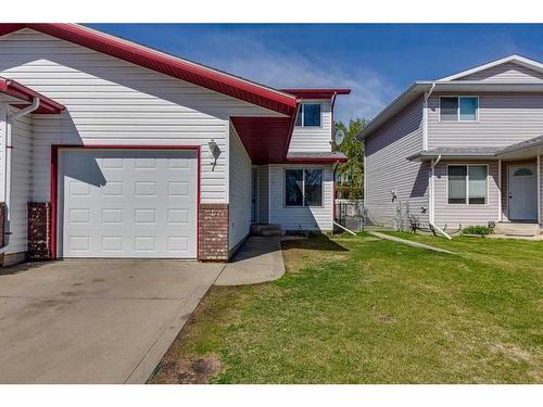 7 Westwood Court, Sylvan Lake, AB - Outdoor With Facade