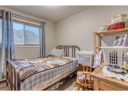 5016 51 Avenue, Eckville, AB - Indoor Photo Showing Bedroom