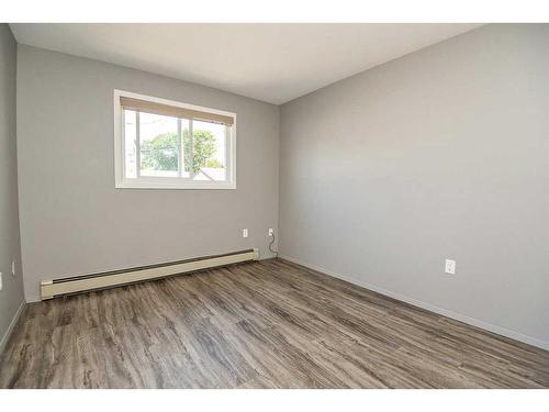 5016 51 Avenue, Eckville, AB - Indoor Photo Showing Other Room