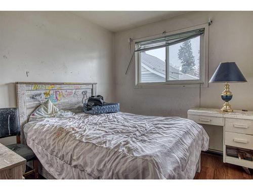 5016 51 Avenue, Eckville, AB - Indoor Photo Showing Bedroom