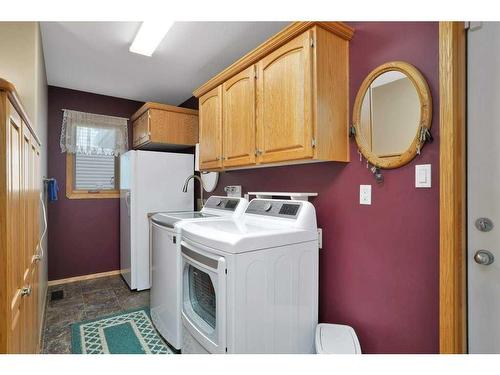 5404 52A, Eckville, AB - Indoor Photo Showing Laundry Room