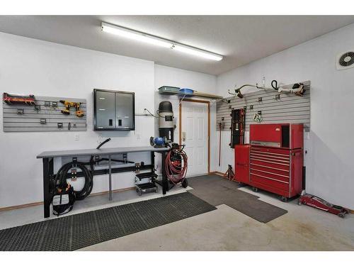 5404 52A, Eckville, AB - Indoor Photo Showing Garage