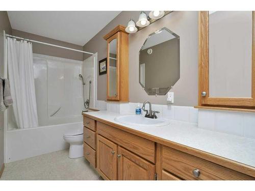 5404 52A, Eckville, AB - Indoor Photo Showing Bathroom
