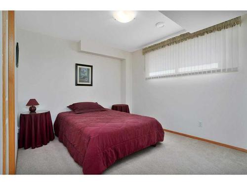 5404 52A, Eckville, AB - Indoor Photo Showing Bedroom
