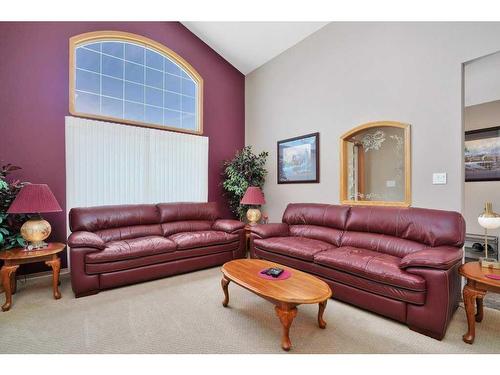 5404 52A, Eckville, AB - Indoor Photo Showing Living Room