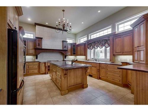 105-37411 Waskasoo Avenue, Rural Red Deer County, AB - Indoor Photo Showing Kitchen