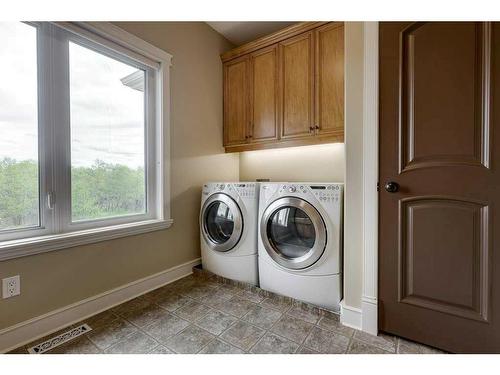 105-37411 Waskasoo Avenue, Rural Red Deer County, AB - Indoor Photo Showing Laundry Room