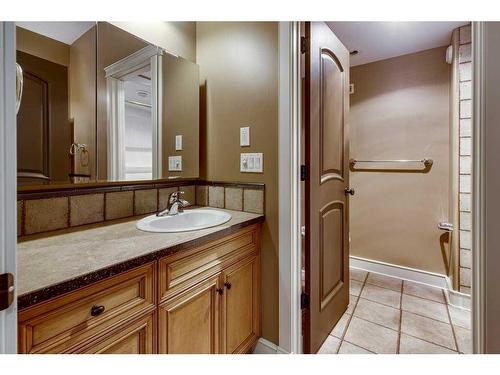 105-37411 Waskasoo Avenue, Rural Red Deer County, AB - Indoor Photo Showing Bathroom