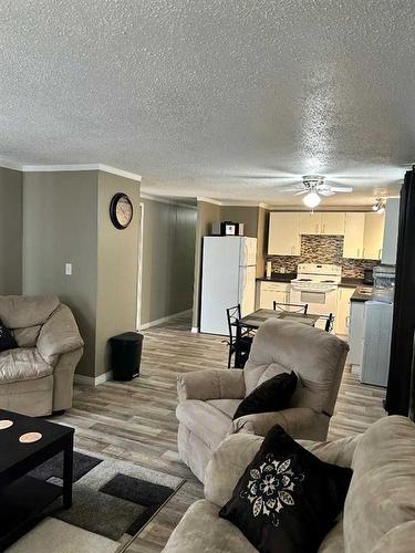 5127 49 Street, Hardisty, AB - Indoor Photo Showing Living Room