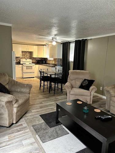 5127 49 Street, Hardisty, AB - Indoor Photo Showing Dining Room