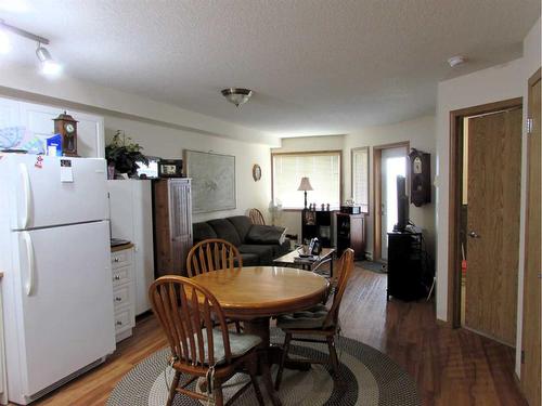 310-60 Jacobs Close, Red Deer, AB - Indoor Photo Showing Dining Room