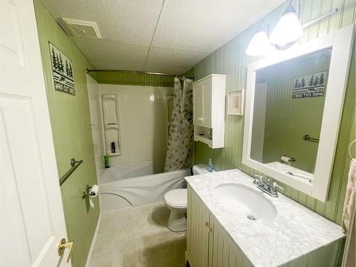 5726 Garden Meadows Drive, Wetaskiwin, AB - Indoor Photo Showing Bathroom