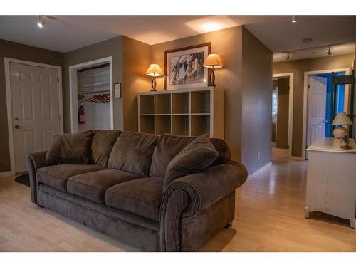 51 Parkland Drive, Parkland Beach, AB - Indoor Photo Showing Living Room