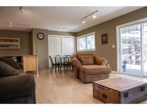 51 Parkland Drive, Parkland Beach, AB - Indoor Photo Showing Living Room