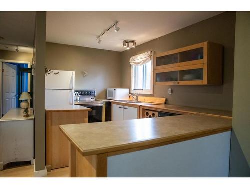 51 Parkland Drive, Parkland Beach, AB - Indoor Photo Showing Kitchen