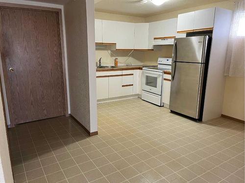 A,B&C-2023 22 Avenue, Delburne, AB - Indoor Photo Showing Kitchen