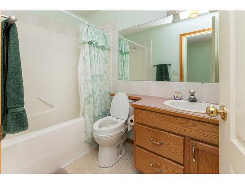 93 Silver Drive, Blackfalds, AB - Indoor Photo Showing Bathroom