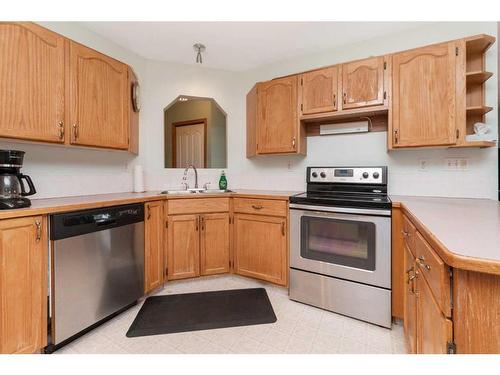 93 Silver Drive, Blackfalds, AB - Indoor Photo Showing Kitchen With Stainless Steel Kitchen With Double Sink