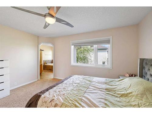 155 Harvest Oak View Ne, Calgary, AB - Indoor Photo Showing Bedroom