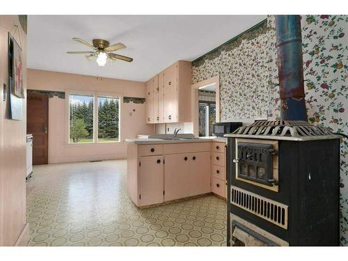 31064 Highway 53, Rural Ponoka County, AB - Indoor Photo Showing Kitchen