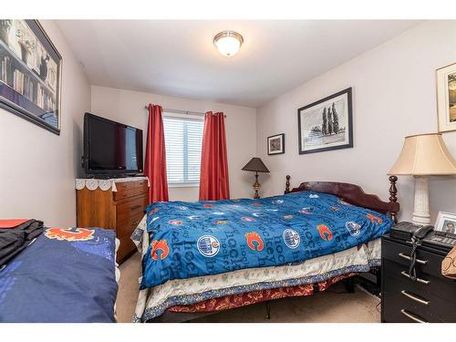106-3730 50 Avenue, Red Deer, AB - Indoor Photo Showing Bedroom
