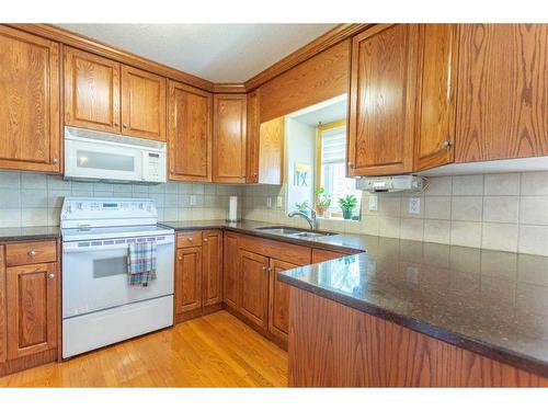 4102 66 Street, Stettler, AB - Indoor Photo Showing Kitchen With Double Sink