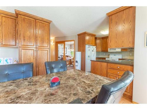 4102 66 Street, Stettler, AB - Indoor Photo Showing Kitchen