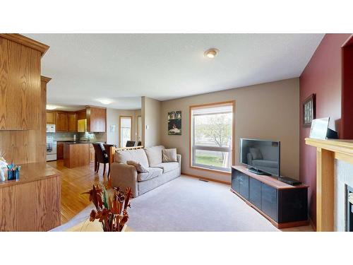 4102 66 Street, Stettler, AB - Indoor Photo Showing Living Room