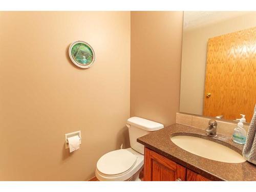 4102 66 Street, Stettler, AB - Indoor Photo Showing Bathroom